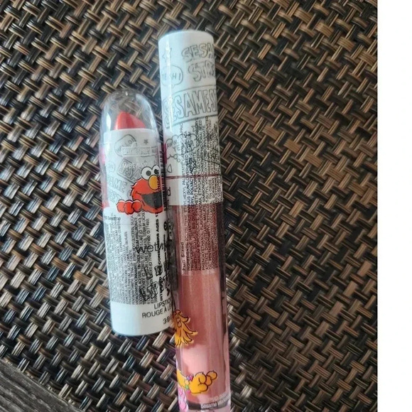 NEW Sesame Street x Wet N Wild Set - Giggles Lipstick and Fun Sized Lip Gloss - Picture 3 of 5